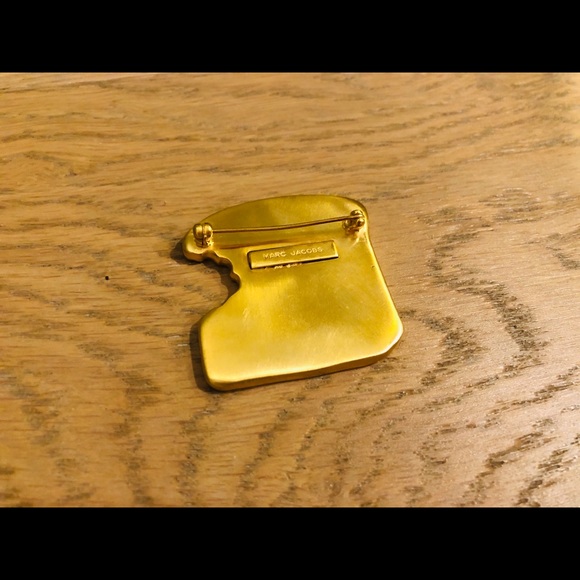 Rainbow Toast Brooch - Picture 3 of 3